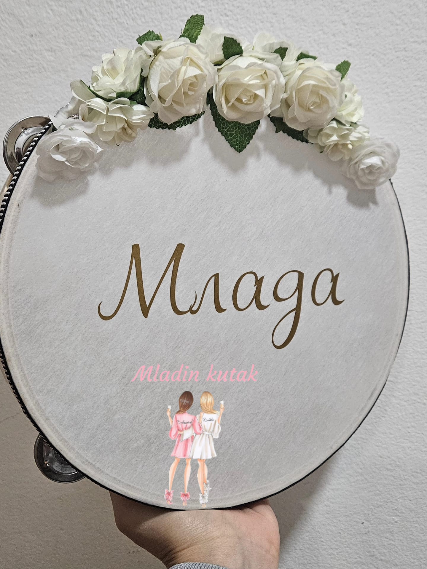 Set od tri daire — mlada, kuma, mama