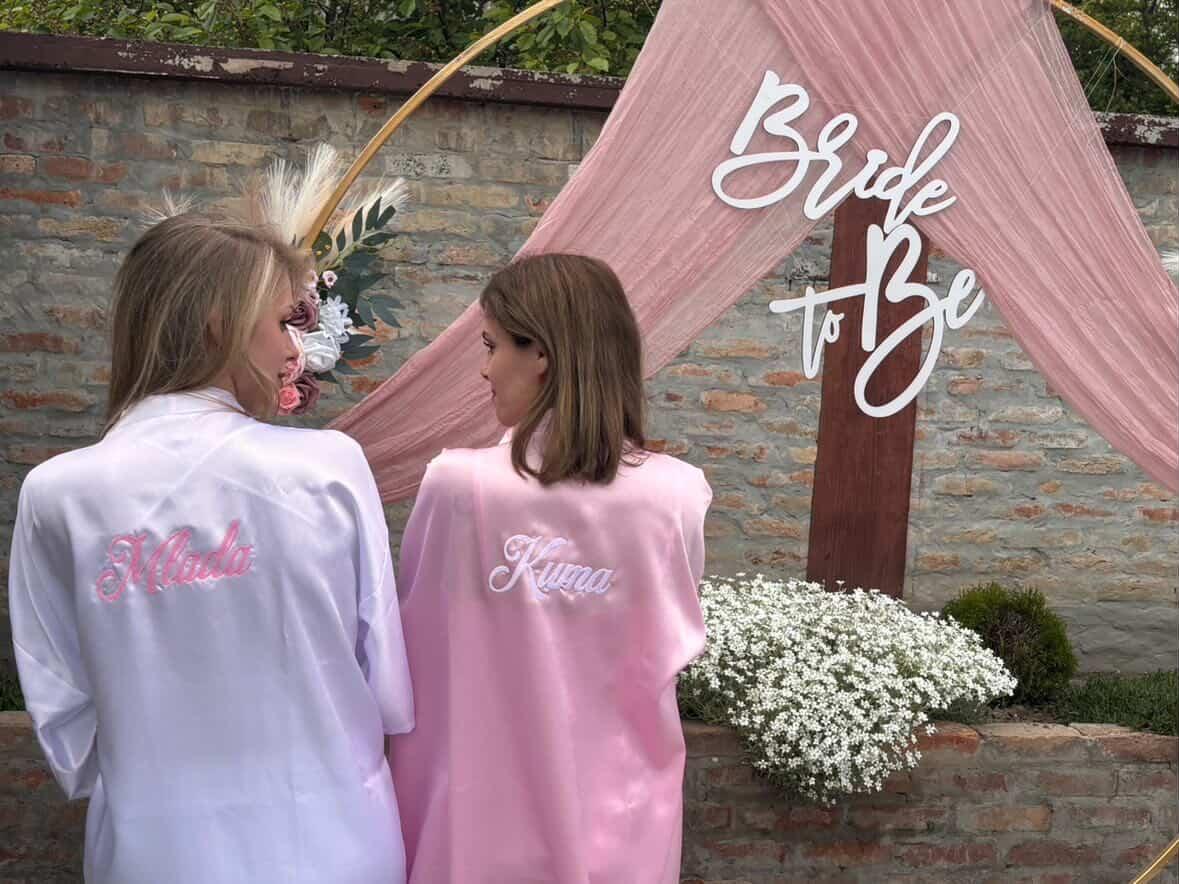 Saten mantili sa vezom Team Bride i Mlada — Mladin kutak